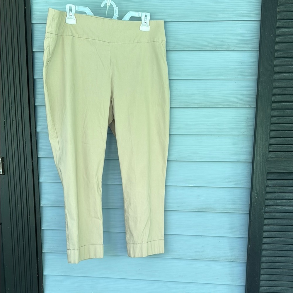 7th Avenue Design Studio Beige Hi-Rise Capris. Size XL